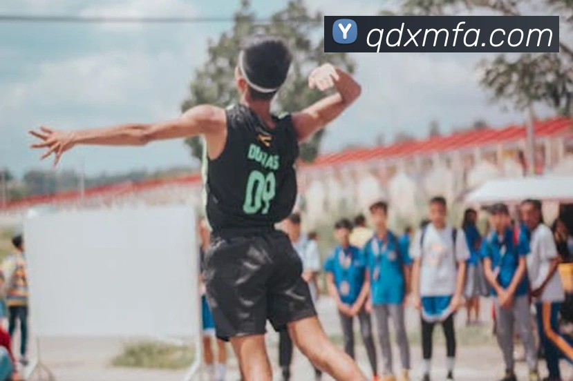 快船伤病与阵容调整同步推进 季后赛竞争压力持续增加